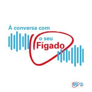 Logotipo do Podcast, com ondas sonoras azuis e um contorno do fígado a vermelho, onde se lê a azul "À conversa com o seu" e a vermelho "Fígado", sob fundo branco.